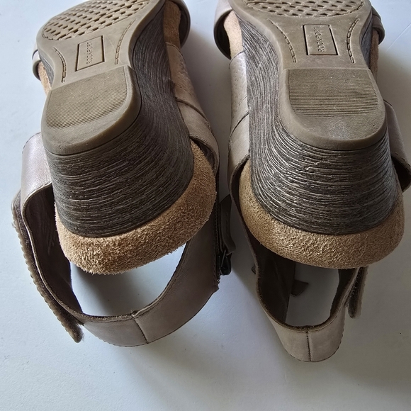 Cobb Hill by Rockport Hollywood 2 Piece Cuff Open Toe Wedge Sandals Khaki Sz 10 - Picture 11 of 12